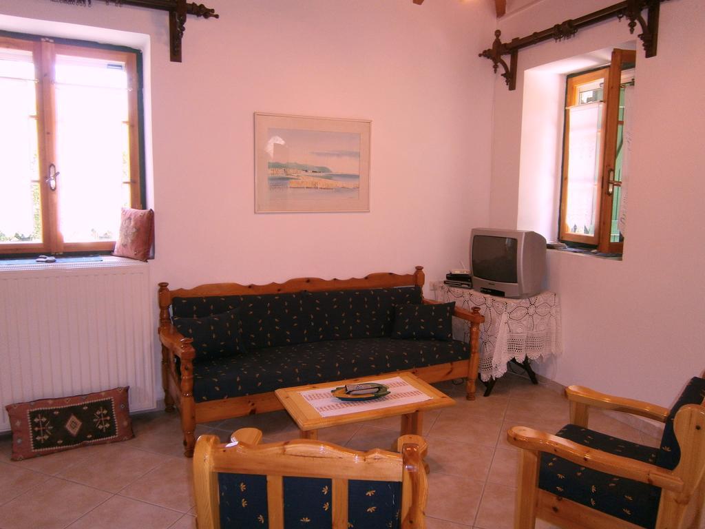 Villa Frias Asprogerakata Pokoj fotografie
